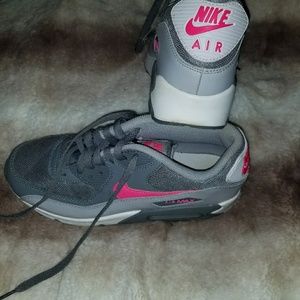 Nike air max youth 6.5 fit like woman's 8